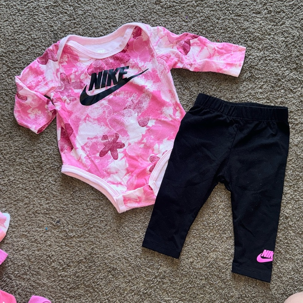 Baby Girls Nike Printed Bodysuit Legging Set